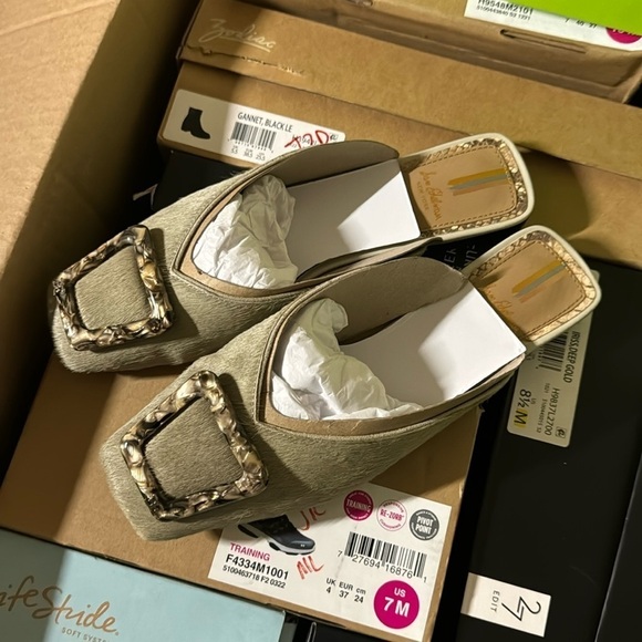 SAM EDELMAN Lavina Buckle Mules - Picture 6 of 6